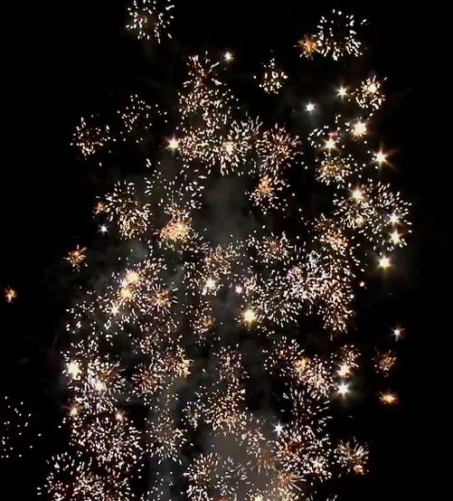 Batareya salyutov Salyut-prokaznik 5 Batareya salyutov Salyut-prokaznik 5