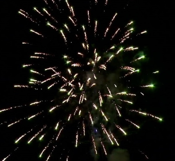 Batareya salyutov Salyut-prokaznik 4 Batareya salyutov Salyut-prokaznik 4